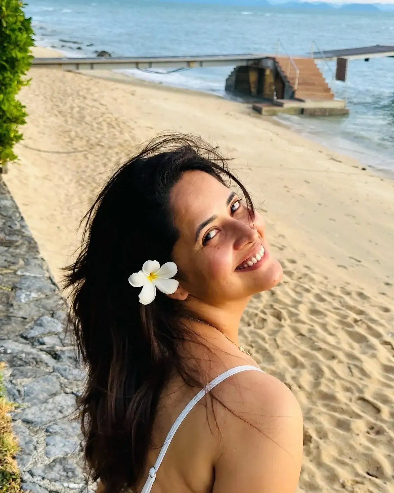 INDIAN TV ACTRESS ANASUYA BHARADWAJ IMAGES IN WHITE BIKINI 4